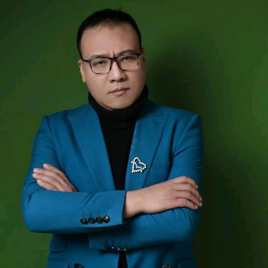 中国男高音歌唱家👉张韬