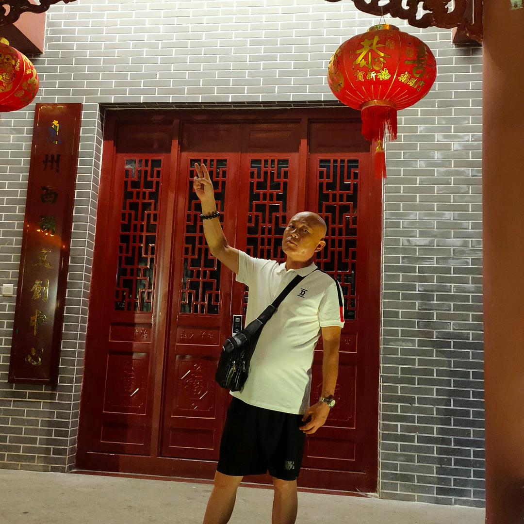 苦命的老男人。