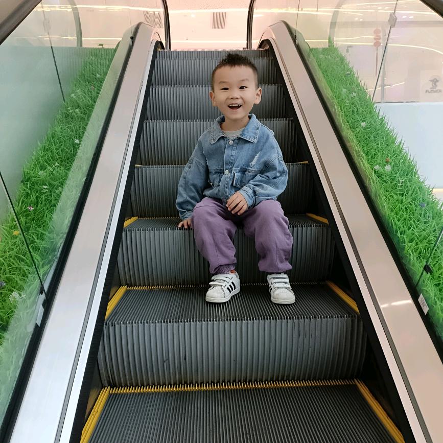 管  先   生