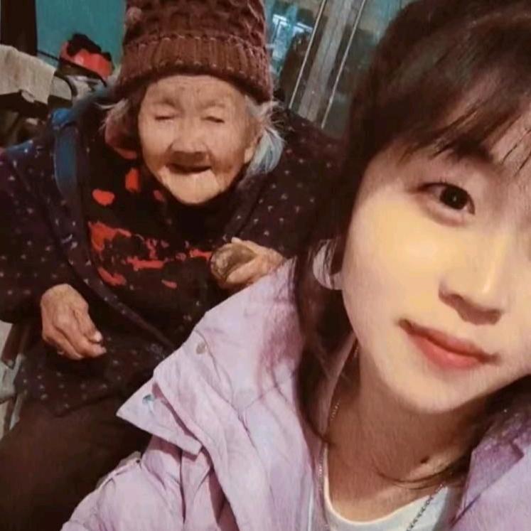 玲儿和奶奶的日常