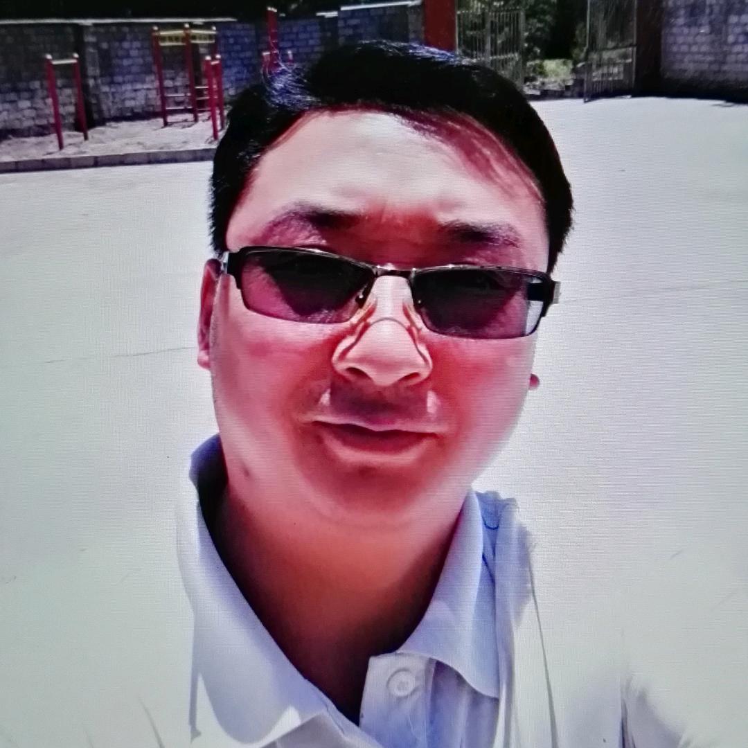 无人扶我青云志，我自踏雪至山巅！