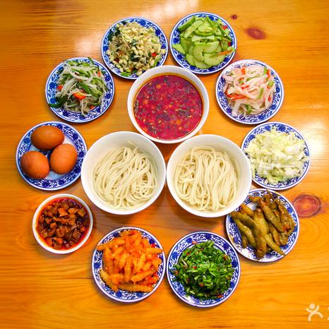 庆阳过事喝汤饸饹面