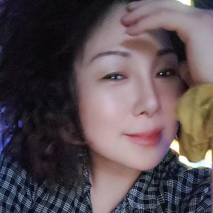 森秋里湖景影院酒店老板娘