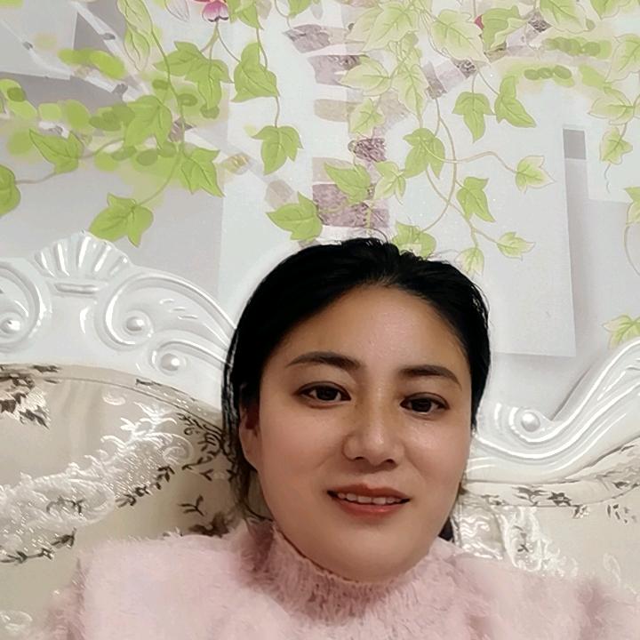 雪花飘飘到人间，悠悠晃晃，洒满地