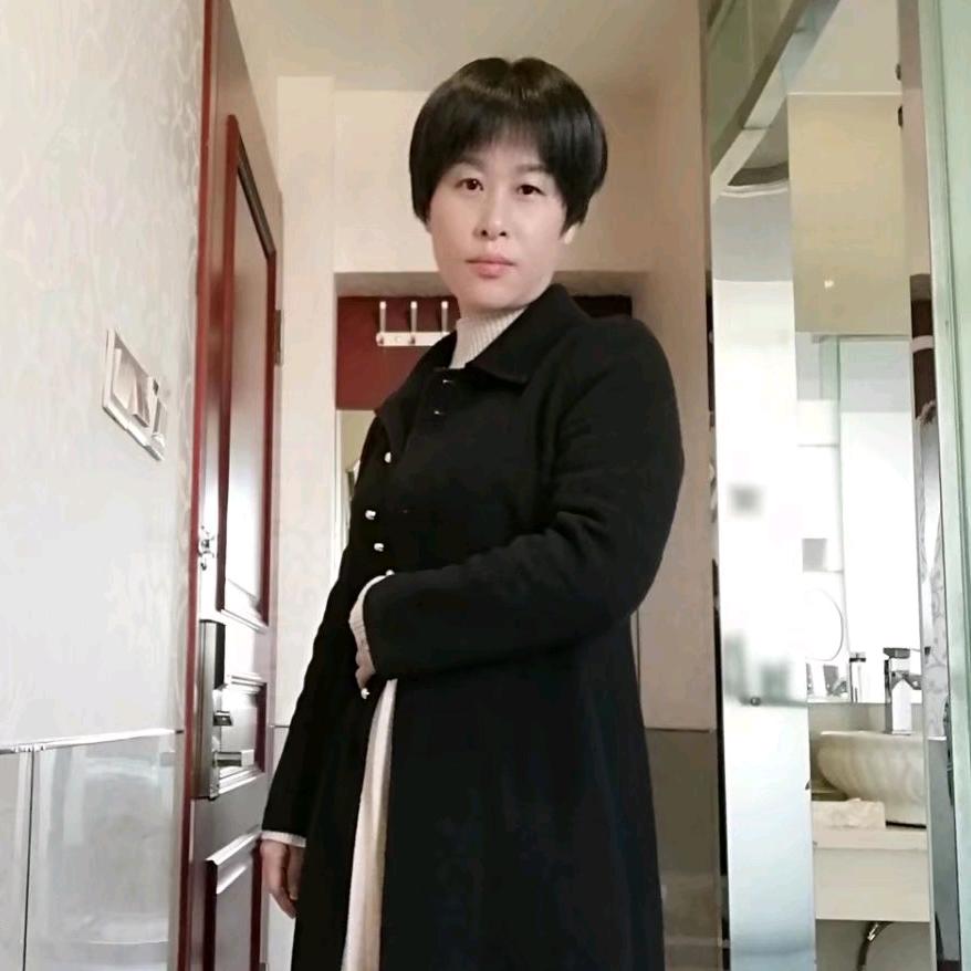 八月