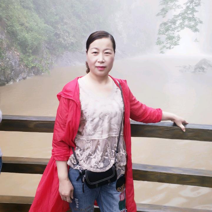 杨湖新梅服饰