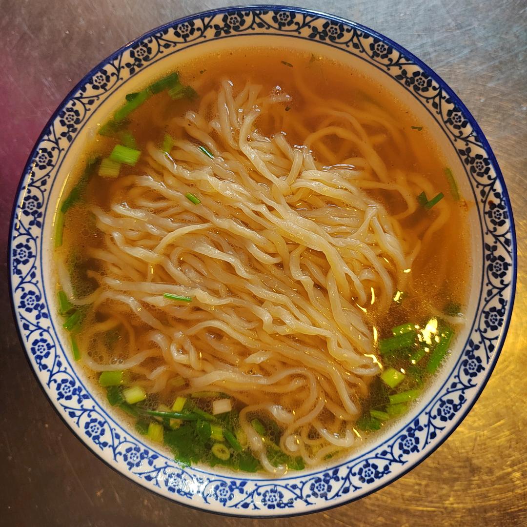 在凤台卖小刀面卤菜的小凤