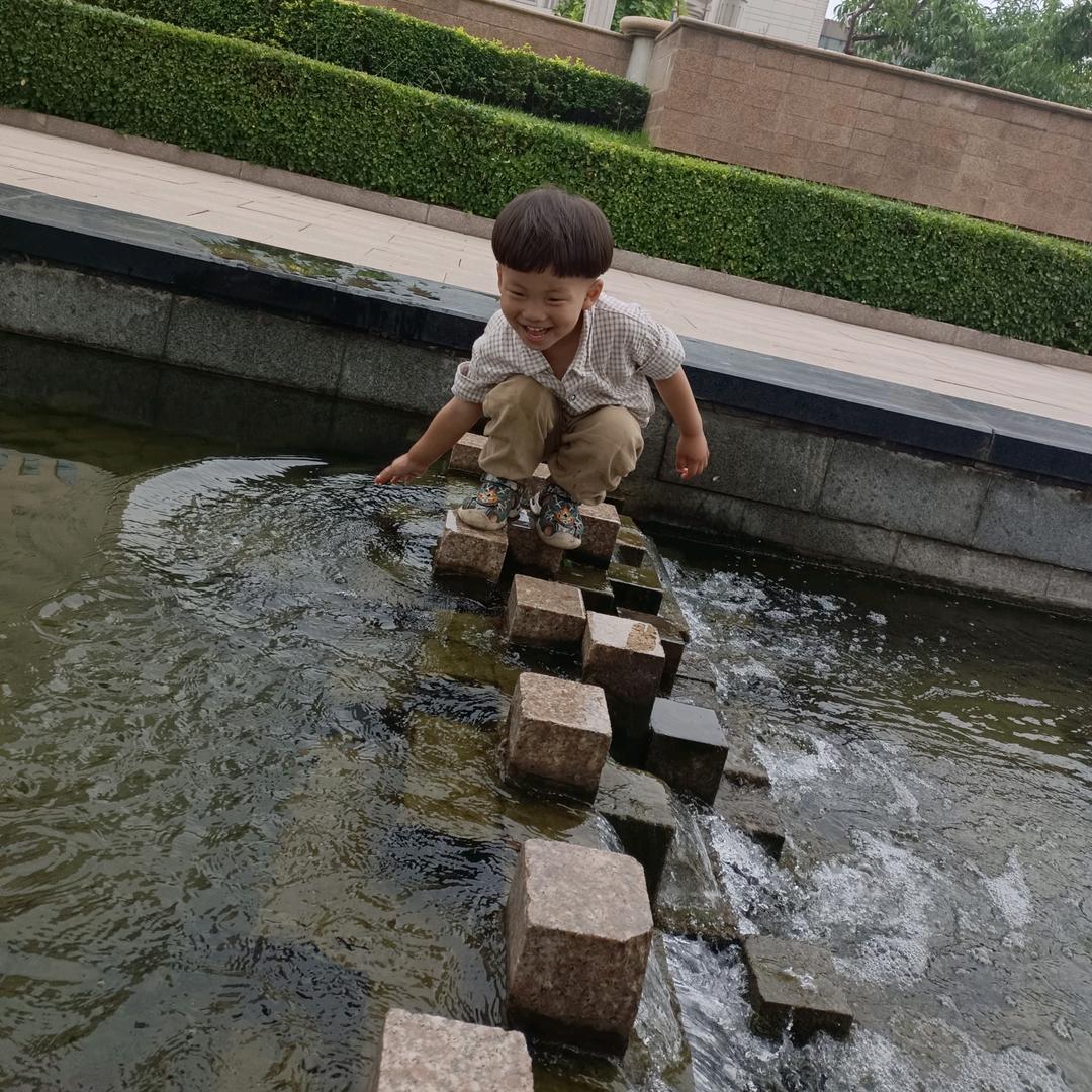 一闪一闪亮晶晶，满天都是小欣欣