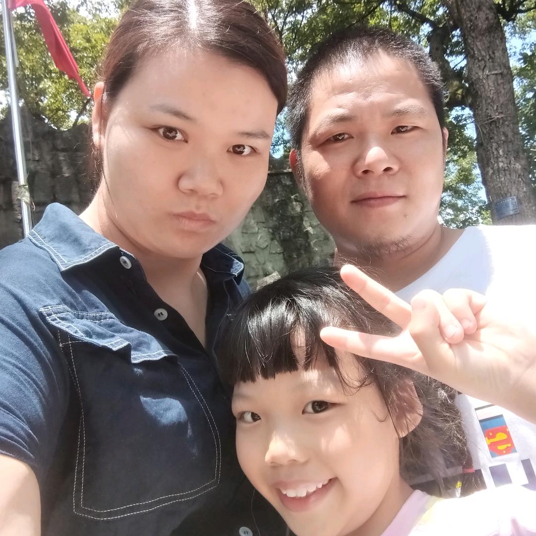 巛浅笑丶这殇情灬