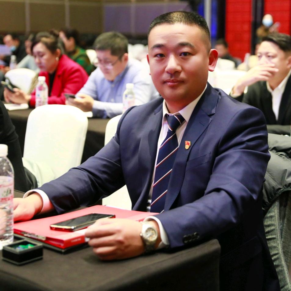 瑞栅智能 老兵做停车充电