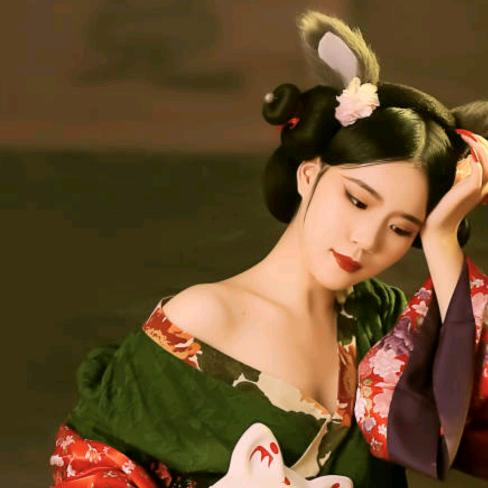 古风女孩做银饰