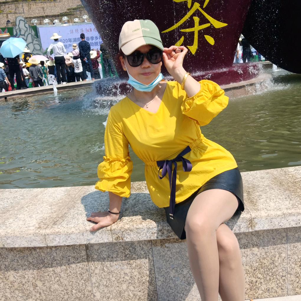 黄丽群