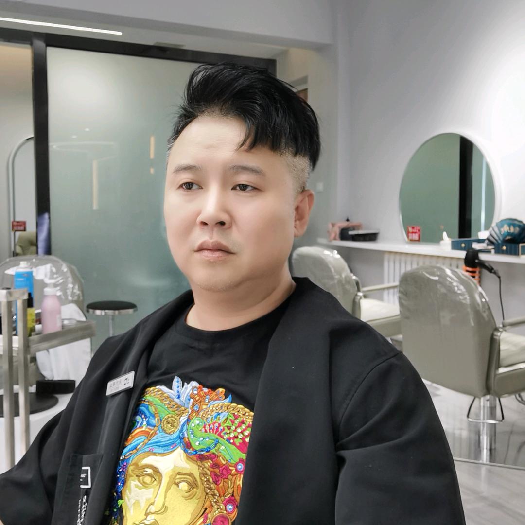 晓亮-发型设计