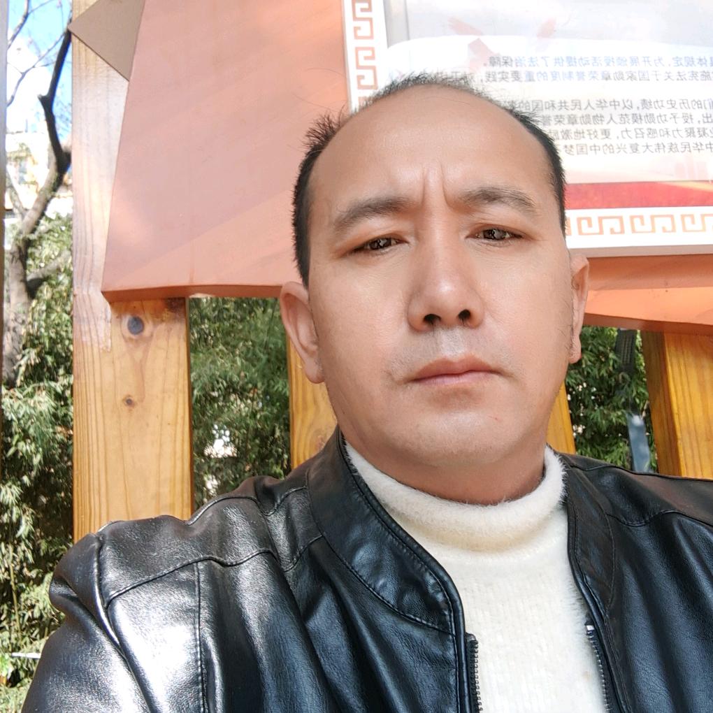 新大洲本田摩托和雅迪电动车振兴新农村进行