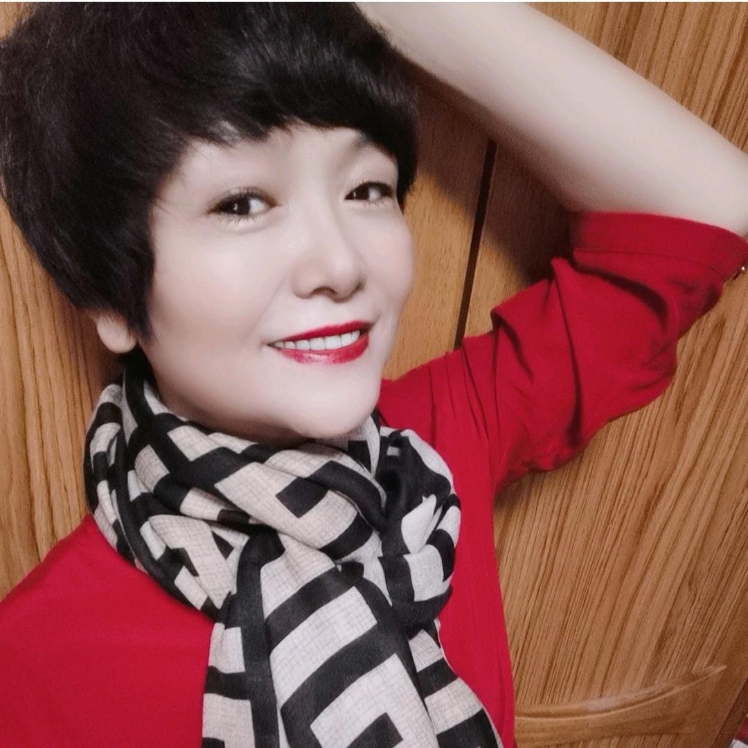 妮 妮