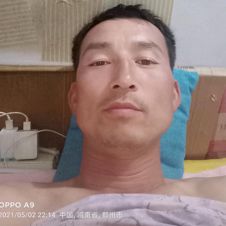 宋华绑扎钢筋
