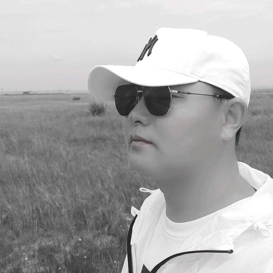 伟.