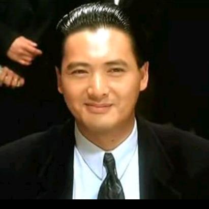 眼  神