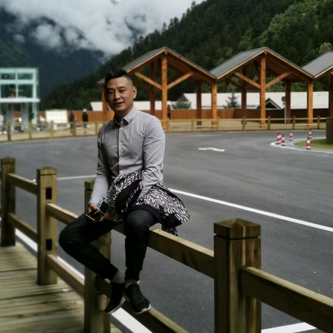 白亚东(青岛高端全屋定制源头工厂)