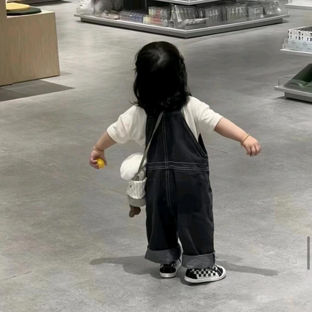 绿树青苔伴朝阳