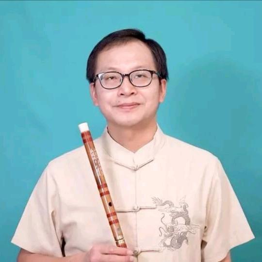 老农爱笛箫