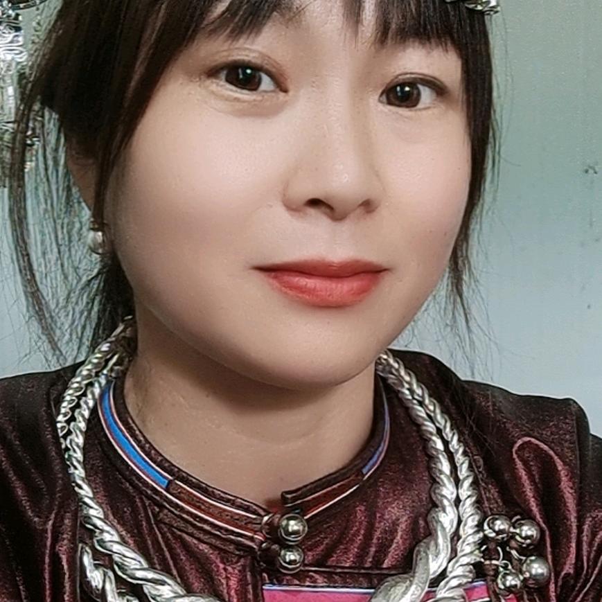 @龙娟
