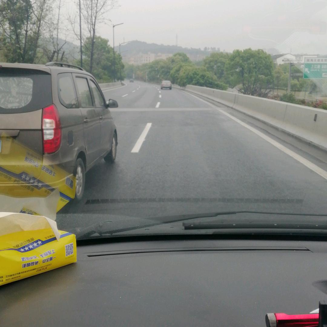 发往全国各地的快速大巴(