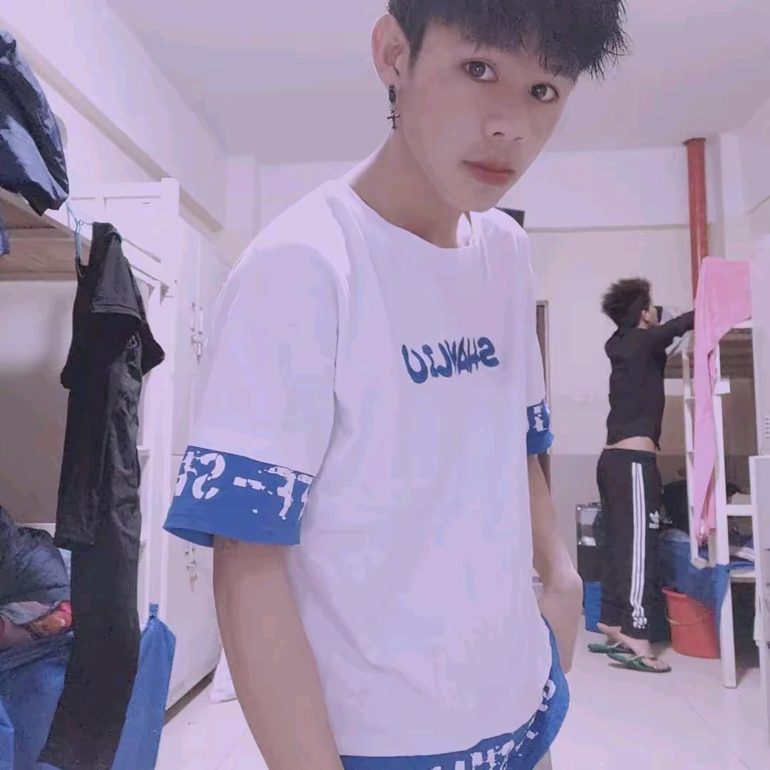 好男孩。尼布
