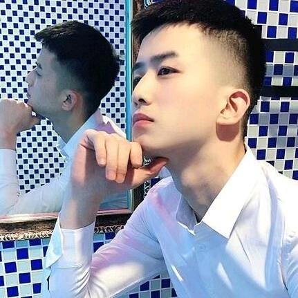 孤独的人，无人陪伴。