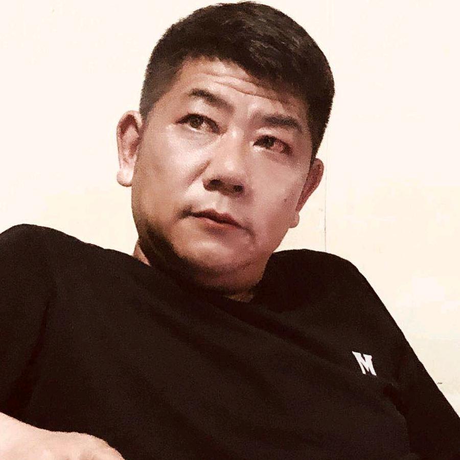 a小黑