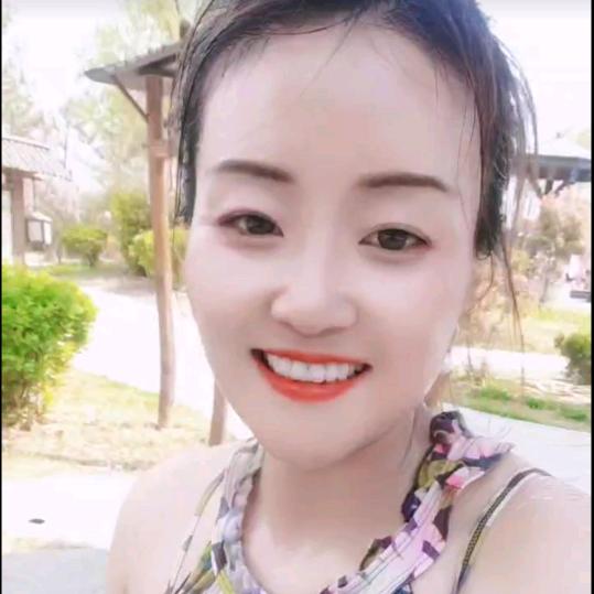 芳芳吖