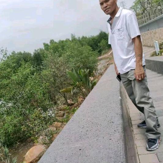 李朝东