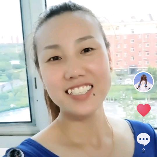 英子