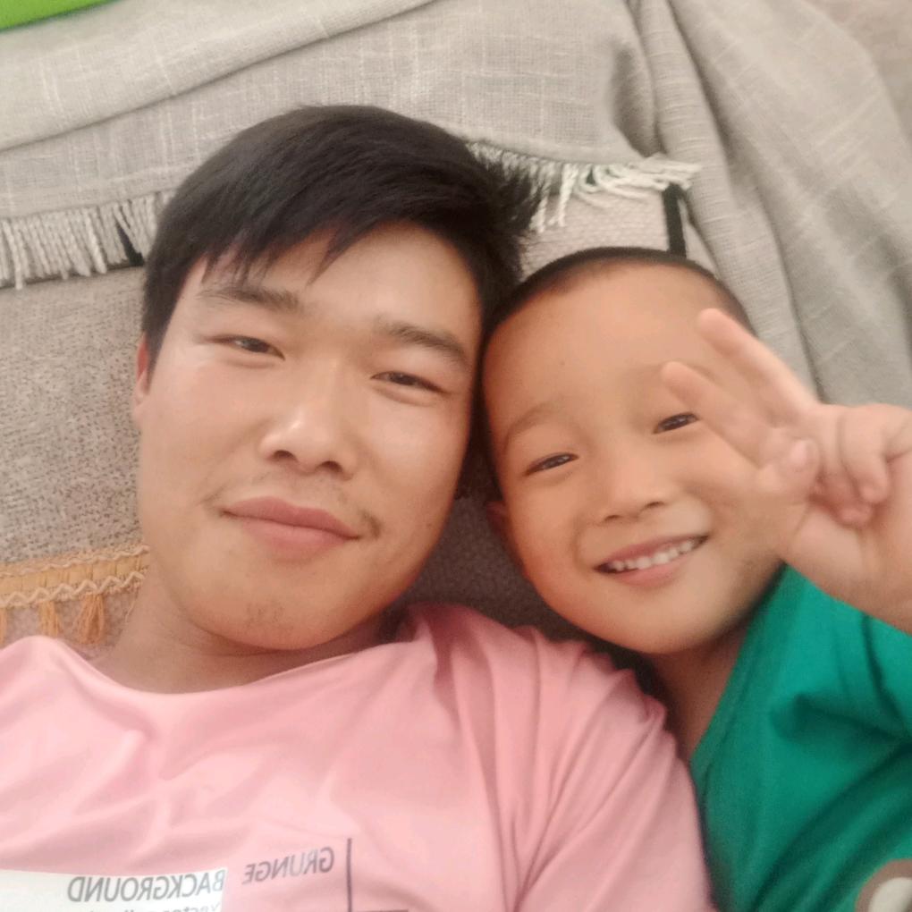 开卡车的兄弟  小杨