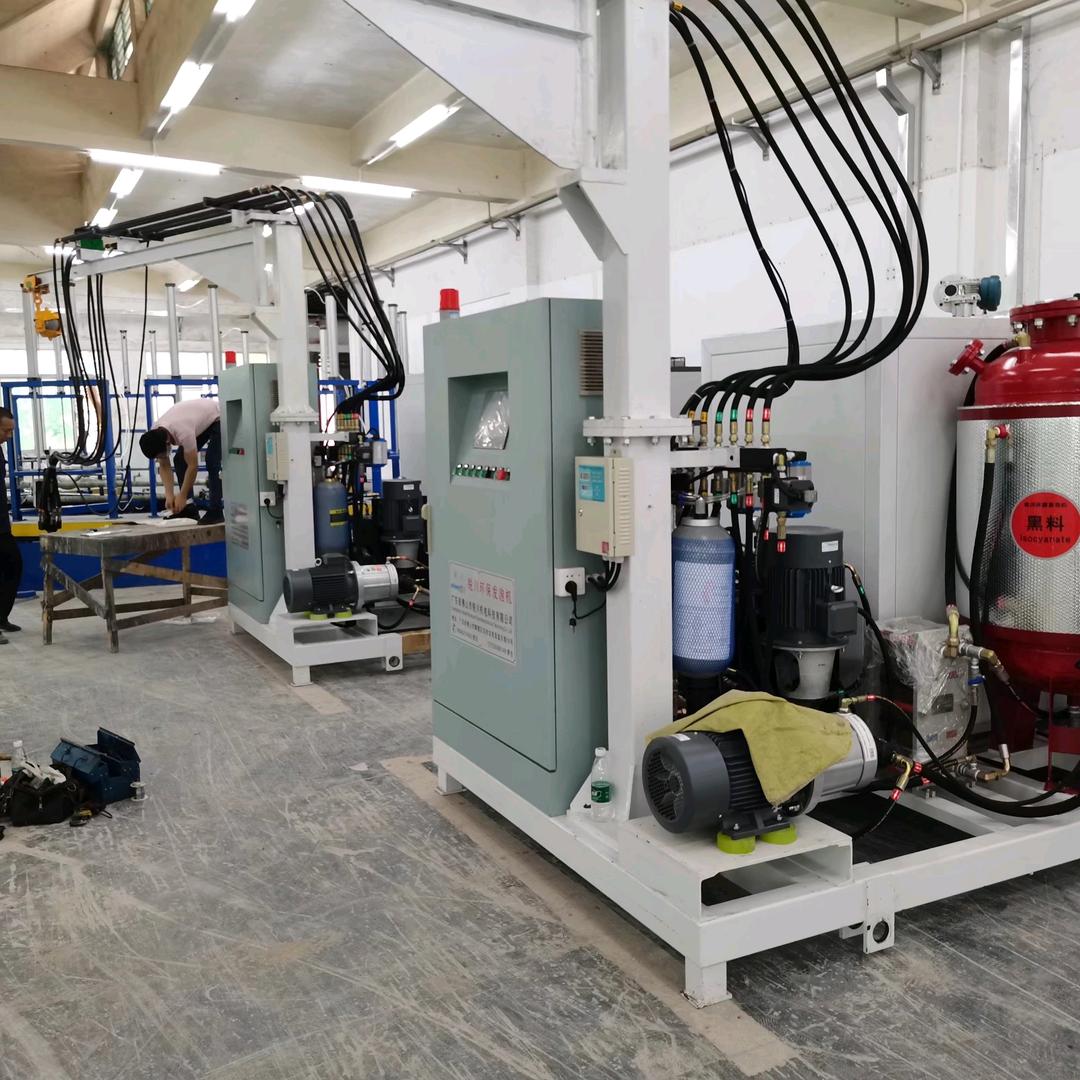 聚氨酯高压发泡机（锐川）