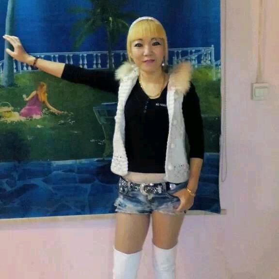 摇摆在舞池中间