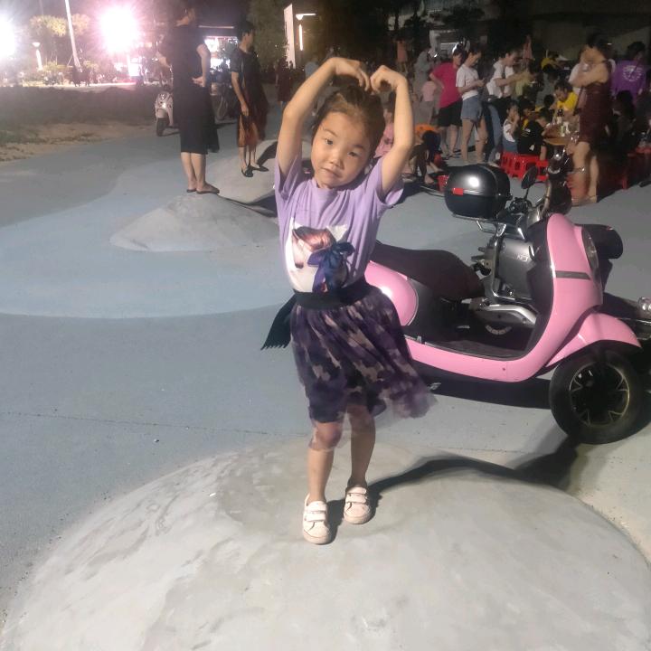 西华喜欢唱歌的主播