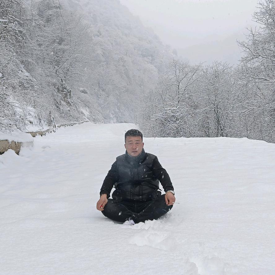 孤单的时候，就点燃一支烟