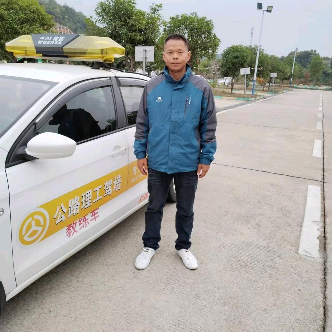 理工驾校何教练