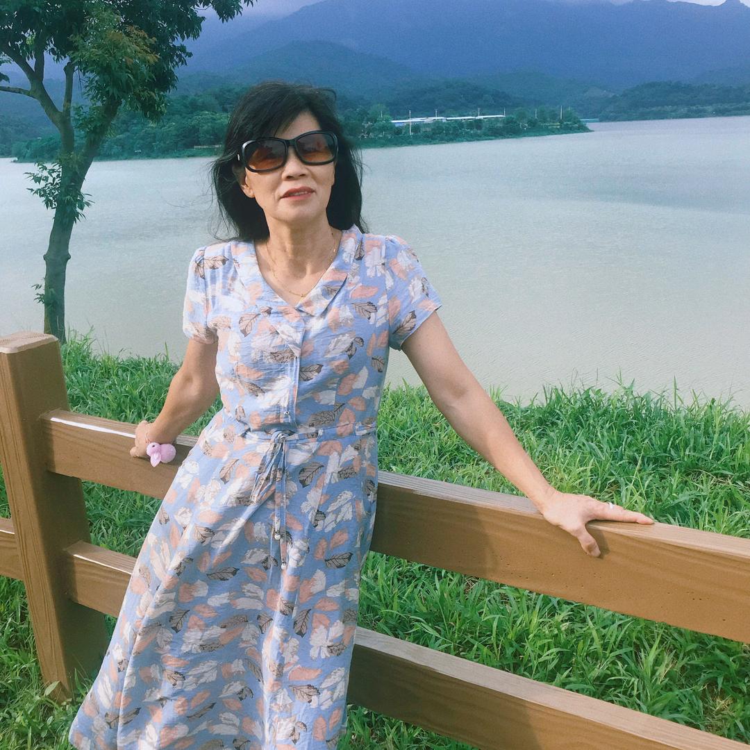 端(๑• . •๑)