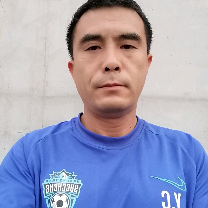 小溪湖畔