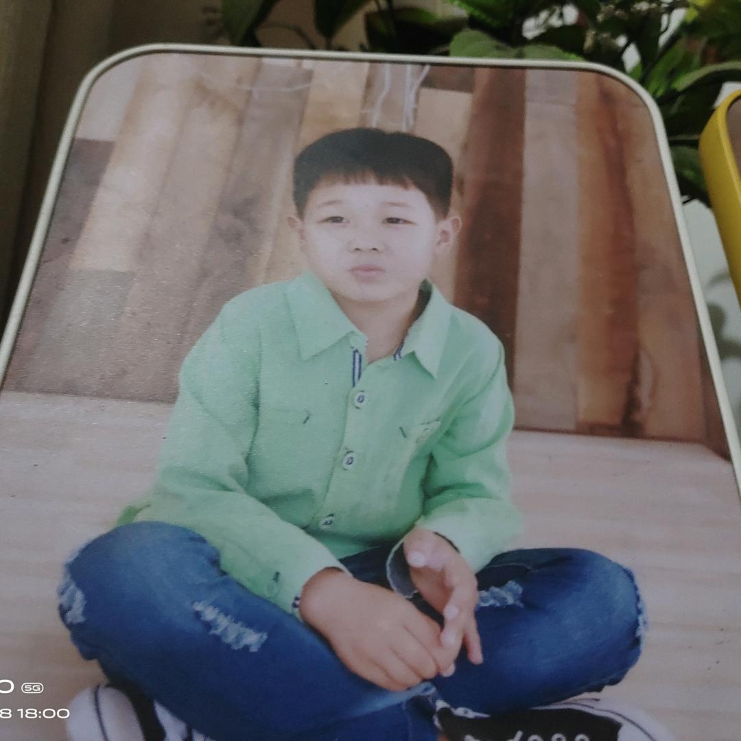 爱玩的少年