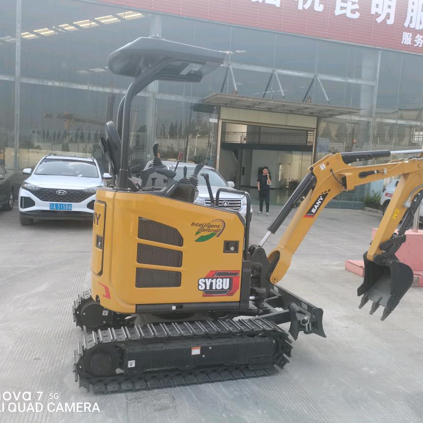 三一挖机、电动装载机（郝景阳）