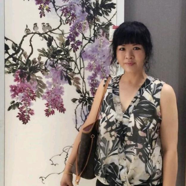 美华。