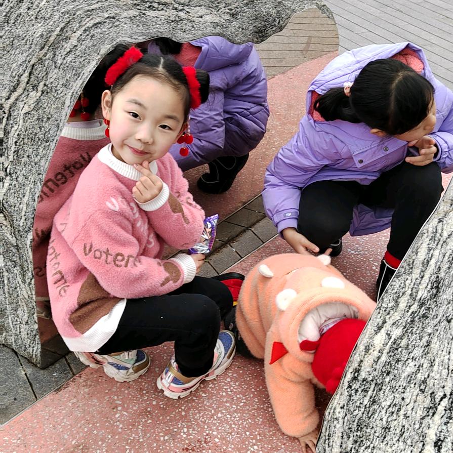溪彤