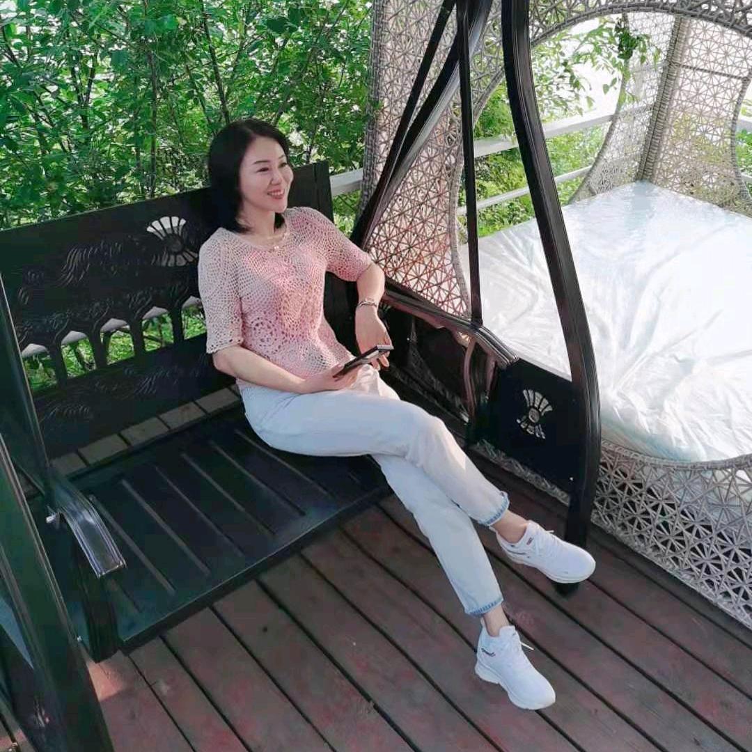 细雨吻荷