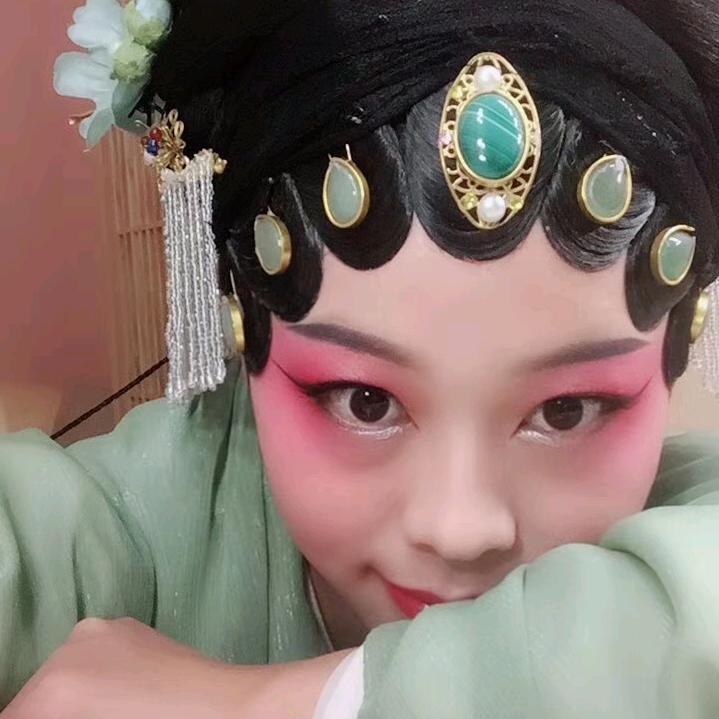 冲出圈门的小花猪