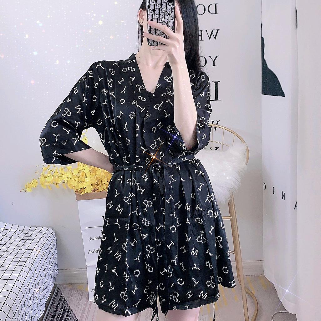 左莱服装店