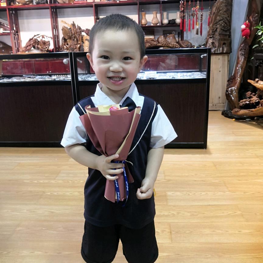 我姓包，往后余生包里有钱