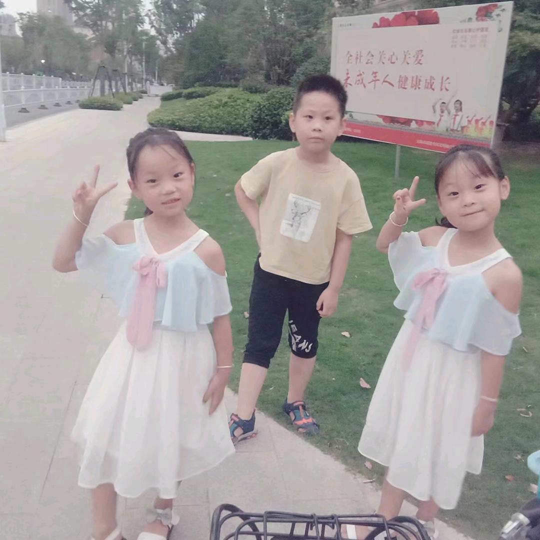 姐妹花双胞胎